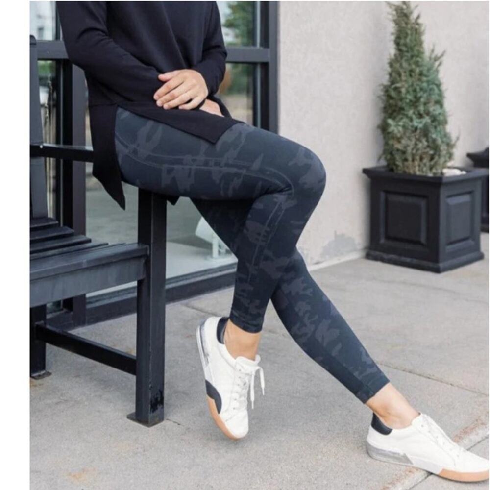 SPANX Look at Me Now Seamless Leggings in Black Camo